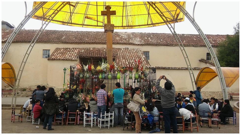 Con misa y procesión de 15 km inicia la 'Fiesta de las Cruces' en el valle del Mantaro (FOTOS)