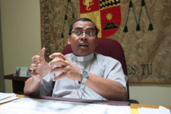 "El hombre vale por su inteligencia y no por estatura"