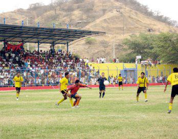 Demora entrega del estadio de Zorritos