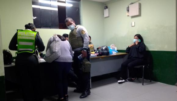 Policías de Los Halcones trasladaron a la comisaría Gonzáles Vigil a joven sindicada de integrar de ladrones