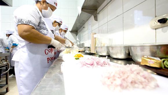 Los comedores populares a cargo de la Municipalidad Provincial de Arequipa (MPA) prepararán almuerzos diarios con los insumos que sobraron el año pasado, debido al retraso en la adquisición de productos por la pandemia. (Foto: GEC)