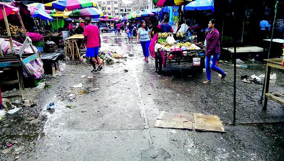 Principales calles de Tumbes amanecieron sucias luego de celebrar la fiesta de Navidad