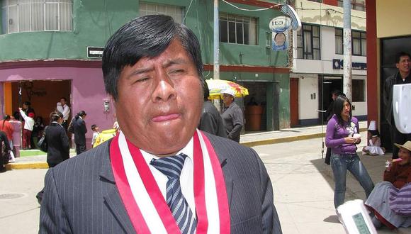 Puno: ​Graban al gobernador Juan Luque Mamani dictando clases en universidad privada