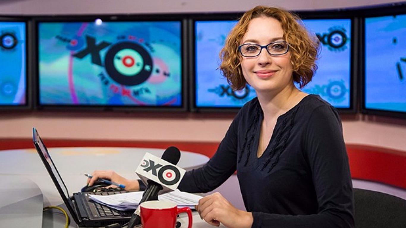 Rusia: apuñalan en la garganta a periodista que critica a gobierno de Vladimir Putin (VIDEO)