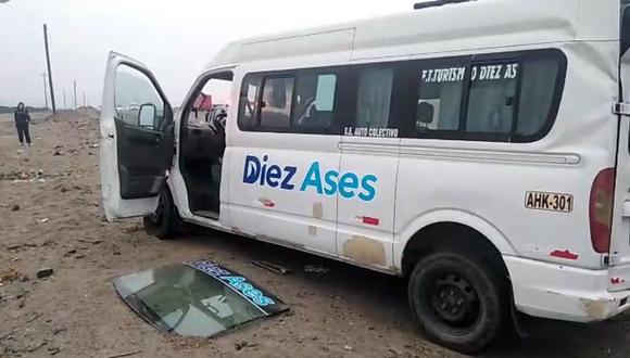 Vehículo de la empresa Diez Ases se dirigía de Chepén a la ciudad de Trujillo. (Foto: TeleTres)