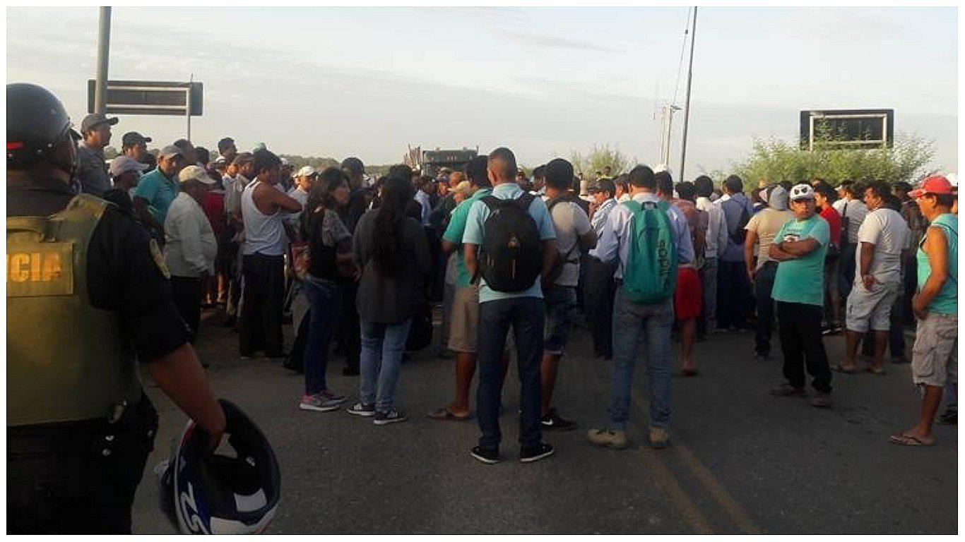 Agricultores inician el paro con bloqueo del puente de Tambogrande