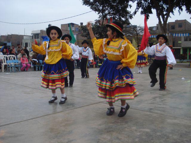 Festival de danzas andinas en Alto de la Alianza