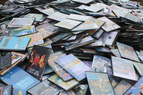  Incautan CD, DVD y celulares de contrabando