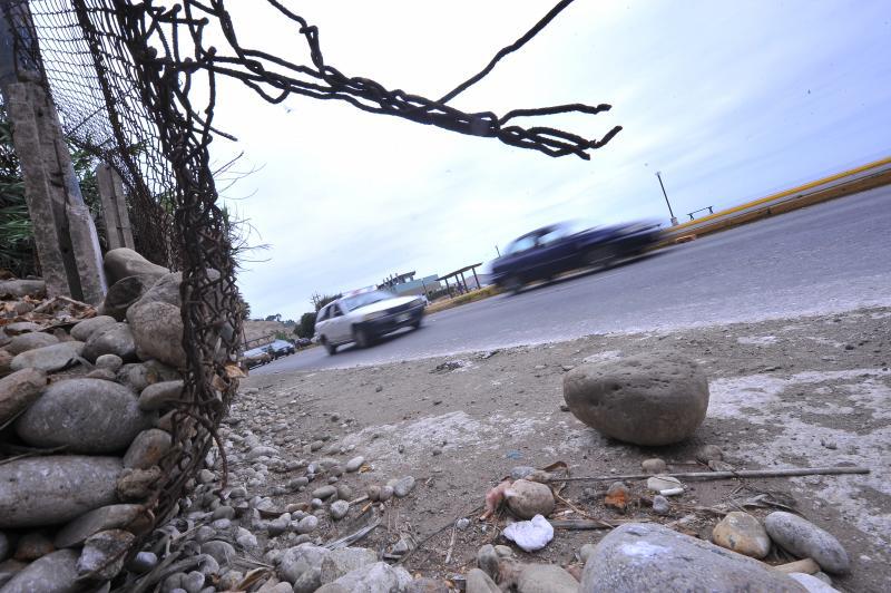 Dos heridos dejan deslizamientos de piedras en la Costa Verde
