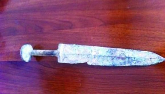 Adolescente encontró espada de 3 mil años de antiguedad