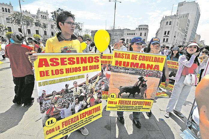 Policía contuvo a los protestantes antitaurinos