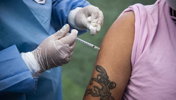 Para que las enfermeras vayan a tu casa a vacunarte debes cumplir ciertas condiciones. (Foto: AFP)