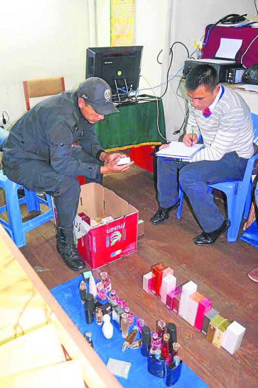 Engañaban a la población ofertando perfumes y cosméticos bambas 