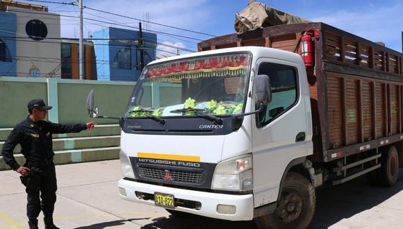 Intervienen un camión con ganado de dudosa procedencia en Ayaviri