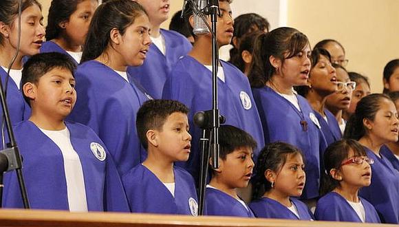 Niños ofrecen concierto en quechua en el templo Santa Teresa