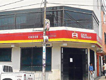 Dos féminas asaltan la Caja Trujillo