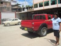 Patio de colegio funciona al mismo tiempo como cochera