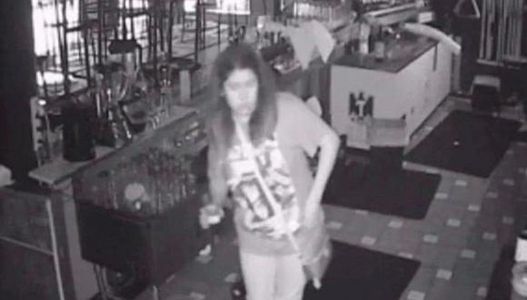 Mujer se quedó encerrada en un bar y siguió bebiendo gratis en México (VIDEO)