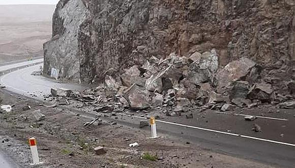 ​Lloviznas provocan derrumbes en la carretera Mollendo-Matarani