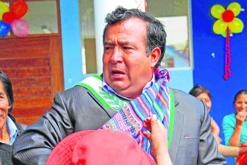 Mujer acusa a alcalde de violación y pide que reconozca hija de 28 años 