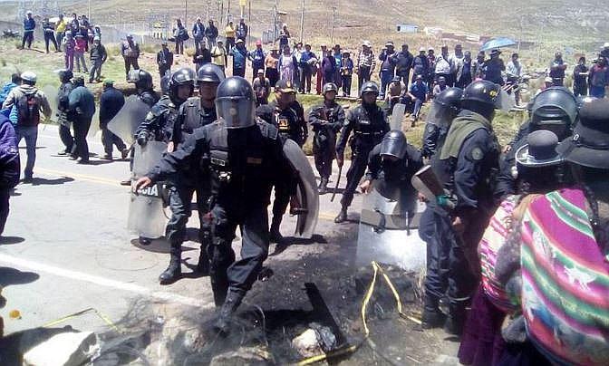 Policía desbloquea vía Juliaca-Cusco tomada por pobladores de Melgar y Lampa