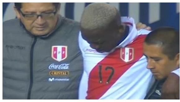 ​Perú vs Costa Rica: Luis Advíncula se lesionó al salvar de un gol el arco nacional (VIDEO)