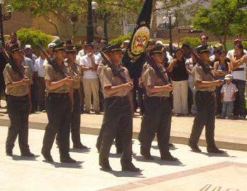 Desfile de policías  deleita a nasqueños