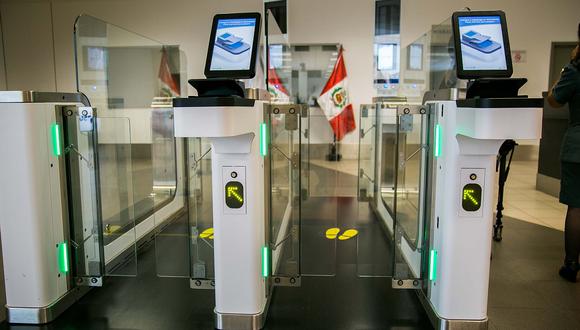 Aeropuerto Jorge Chávez: Puertas Electrónicas agilizan control migratorio de pasajeros