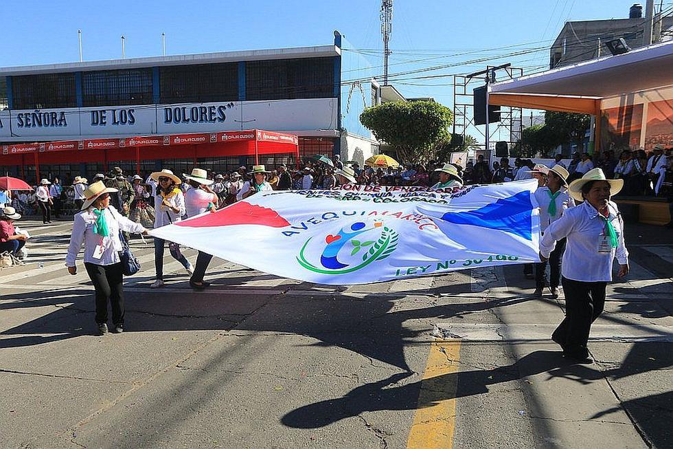 Vecinos de Cerro Colorado festejan aniversario con danzas (FOTOS