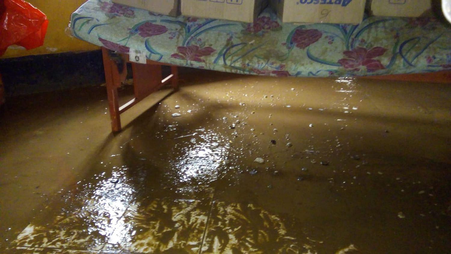 Intensas lluvias provocan inundación de dos centros de salud
