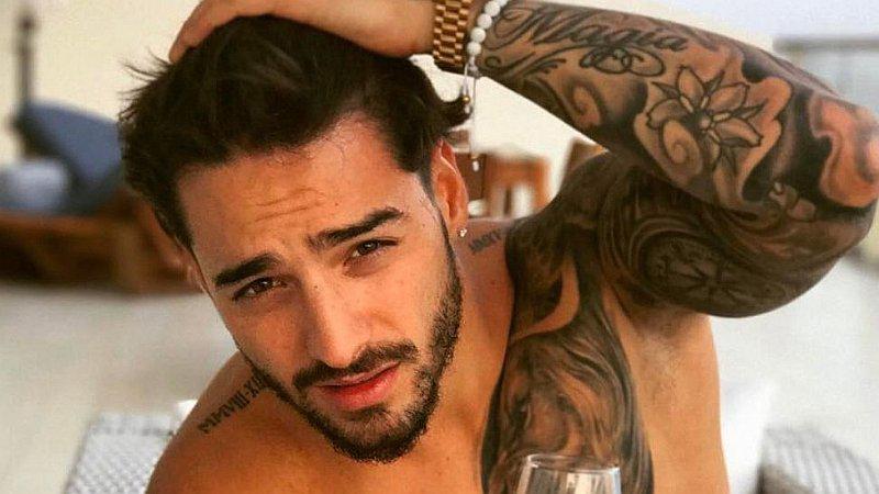 Maluma rompe en llanto al recibir su primer avión: “Muchos creían que no llegaría a ningún lado” 