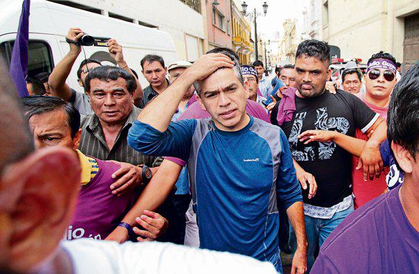 Julio Guzmán: Acusan al JNE de fraude en tacha de partido Todos por el Perú 