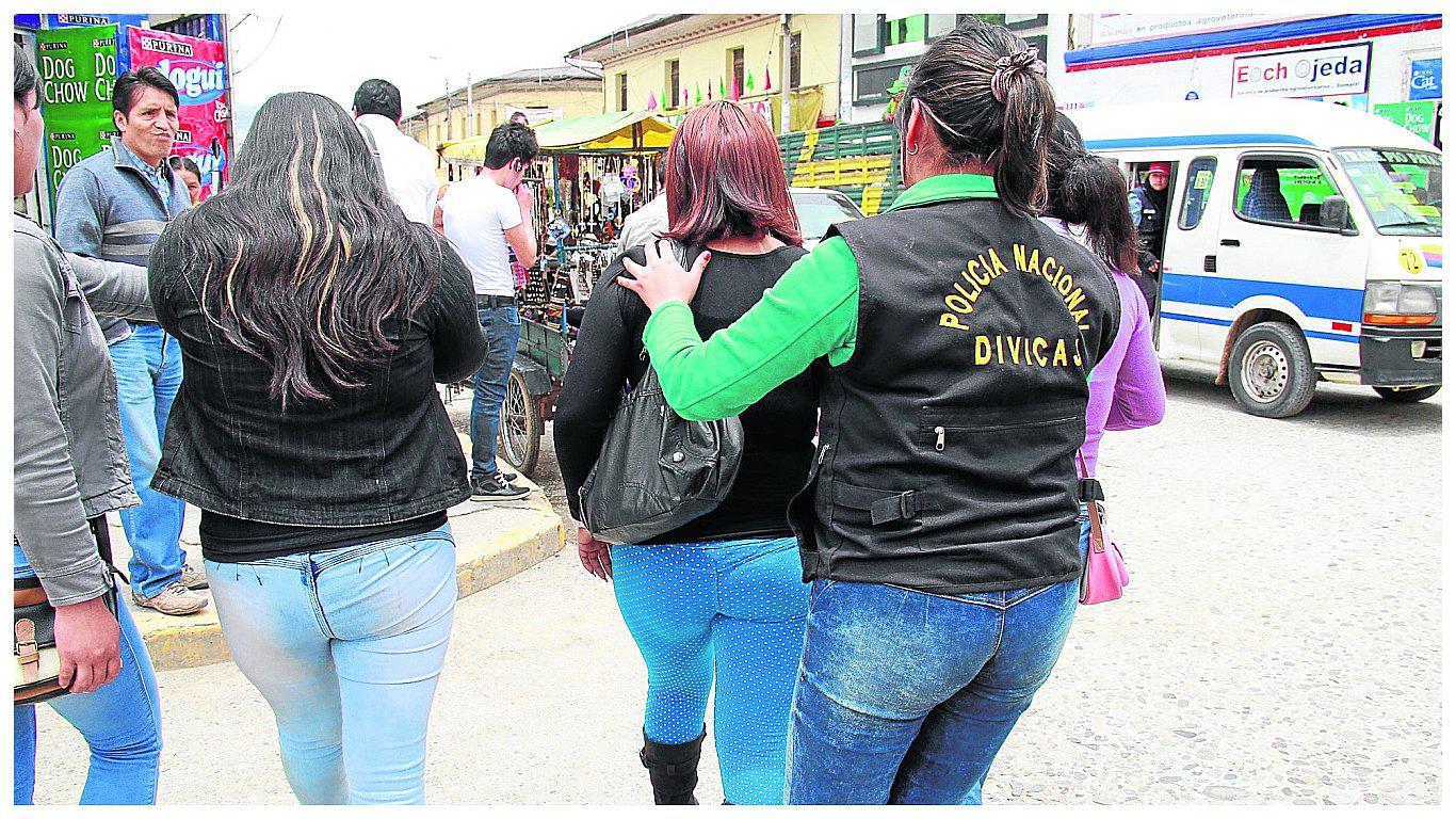 ​Algunas calles de Huancayo están invadidas por la prostitución las 24 horas 
