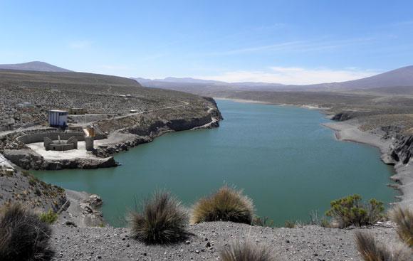 Represa de Aguada Blanca rebosa