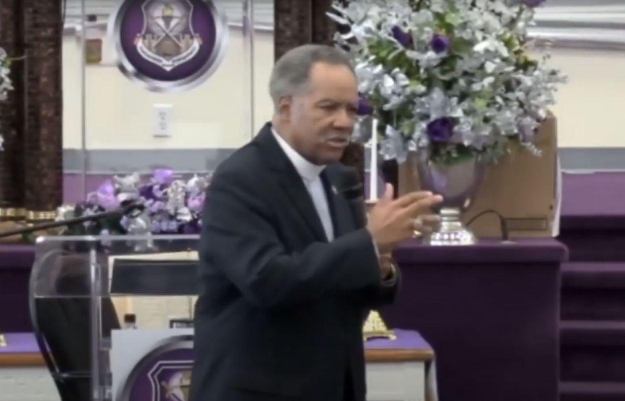 Gerald O. Glenn, en su último servicio presencial conocido, reunió a un gran número de personas en la Iglesia Evangelística New Deliverance de Richmond. (Foto: YouTube/Chris Da Crisis)