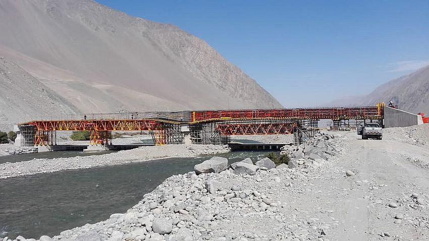 Trabajos de puente en Urasqui paralizados por varios días