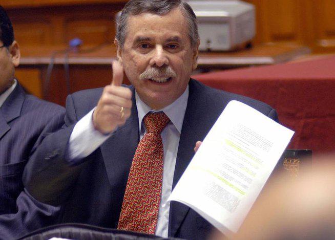 Fernando Rospigliosi sobre 'file' contra Ana Jara: "Lo que está ocurriendo es un proceso de descomposición"