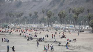 Reportan gran afluencia de personas en la playa Agua Dulce en estado de emergencia por el COVID-19 (FOTOS)