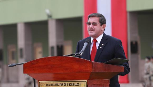 Jorge Luis Chávez Cresta también es ingeniero y abogado. (Foto archivo: Ministerio de Defensa)