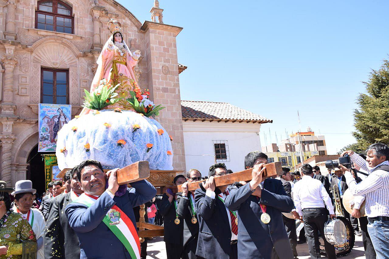 A los pies de la mamacha Asunta
