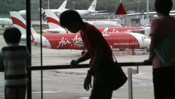 AirAsia:  Familia de diez personas escapa milagrosamente al vuelo fatal 