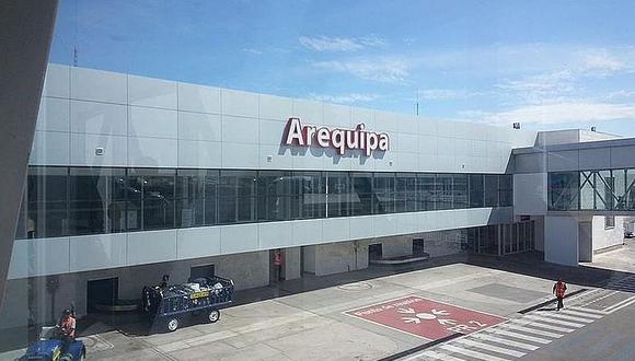 Arriban tres aviones mexicanos al aeropuerto de Arequipa