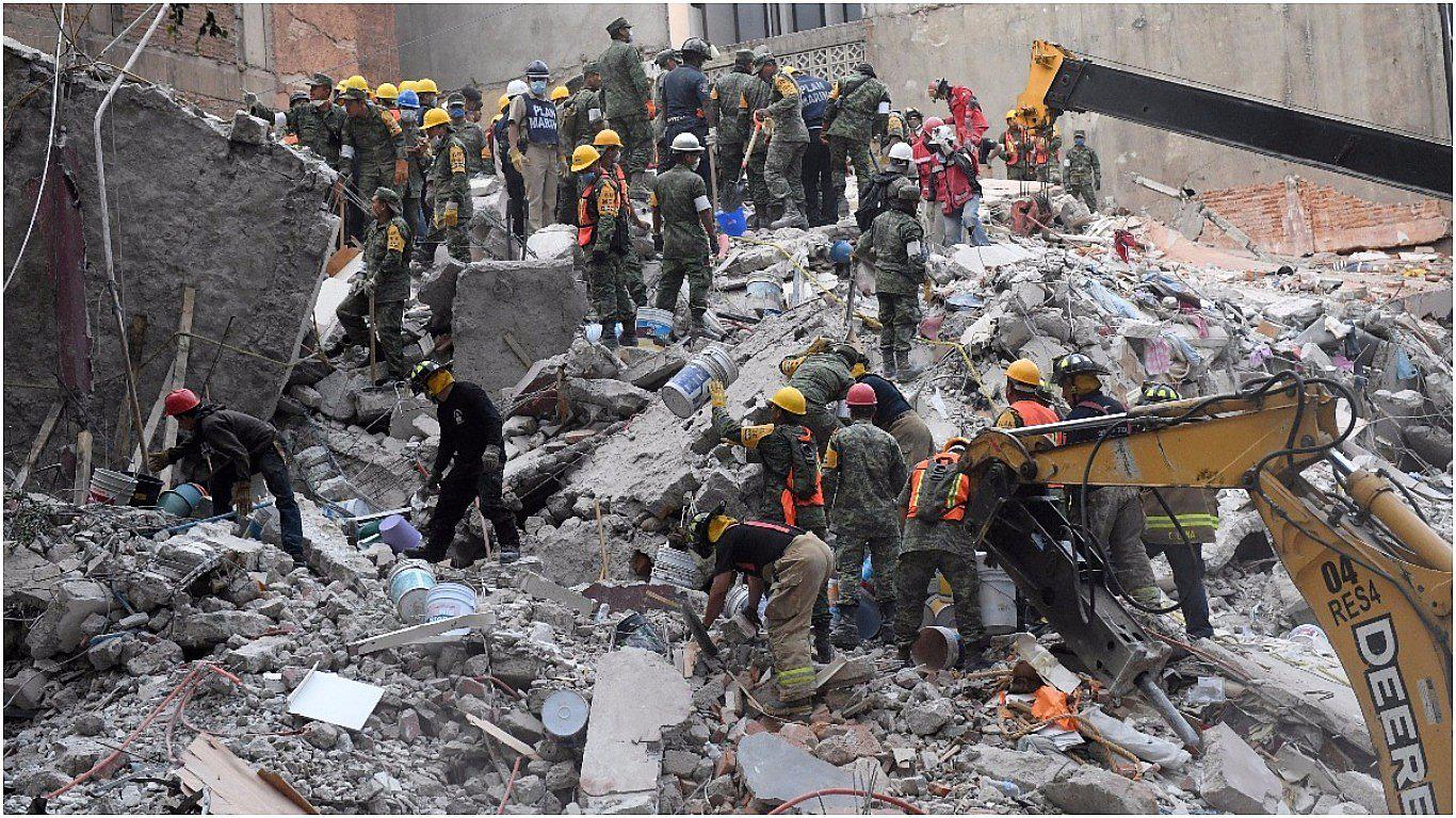 ​Terremoto en México: madre e hija mueren abrazadas tras derrumbe en colegio (FOTO)