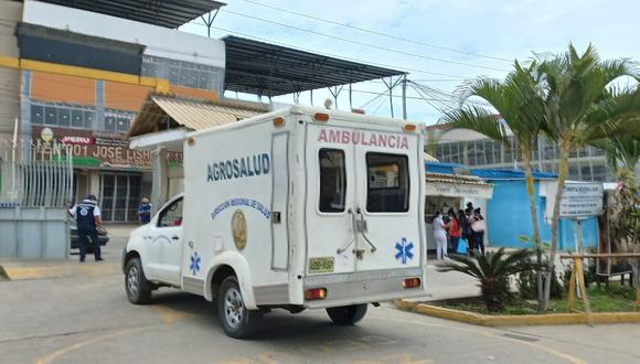 Luis Francisco Nacama Vía es trasladado al área de emergencia del hospital José Alfredo Mendoza Olavarría (Jamo)