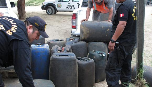 Policía incauta más de 100 galones de combustible de contrabando 