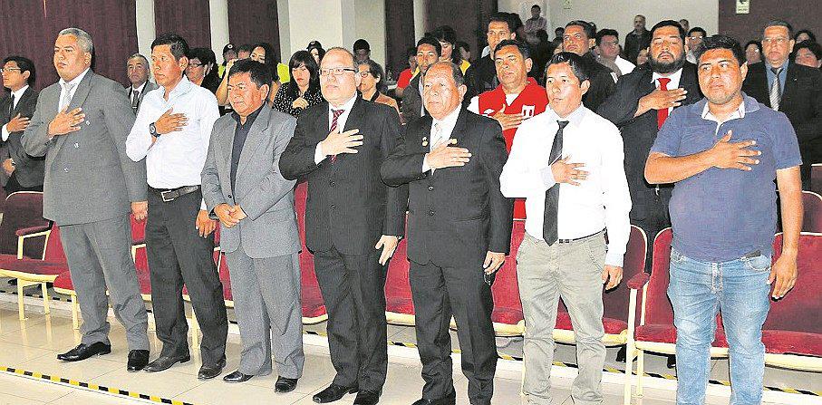 Juramentan a alcalde y regidores para que ejerzan función solo por dos semanas 