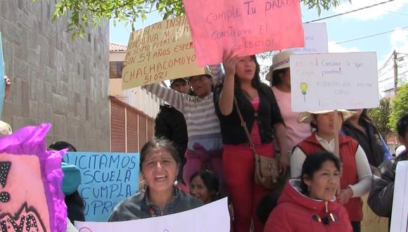 Cusco: Padres de familia reclaman por colegio que se cae a pedazos