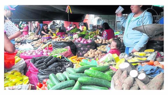 Frutas y verduras frescas a precios bajos en el mercado de Piura
