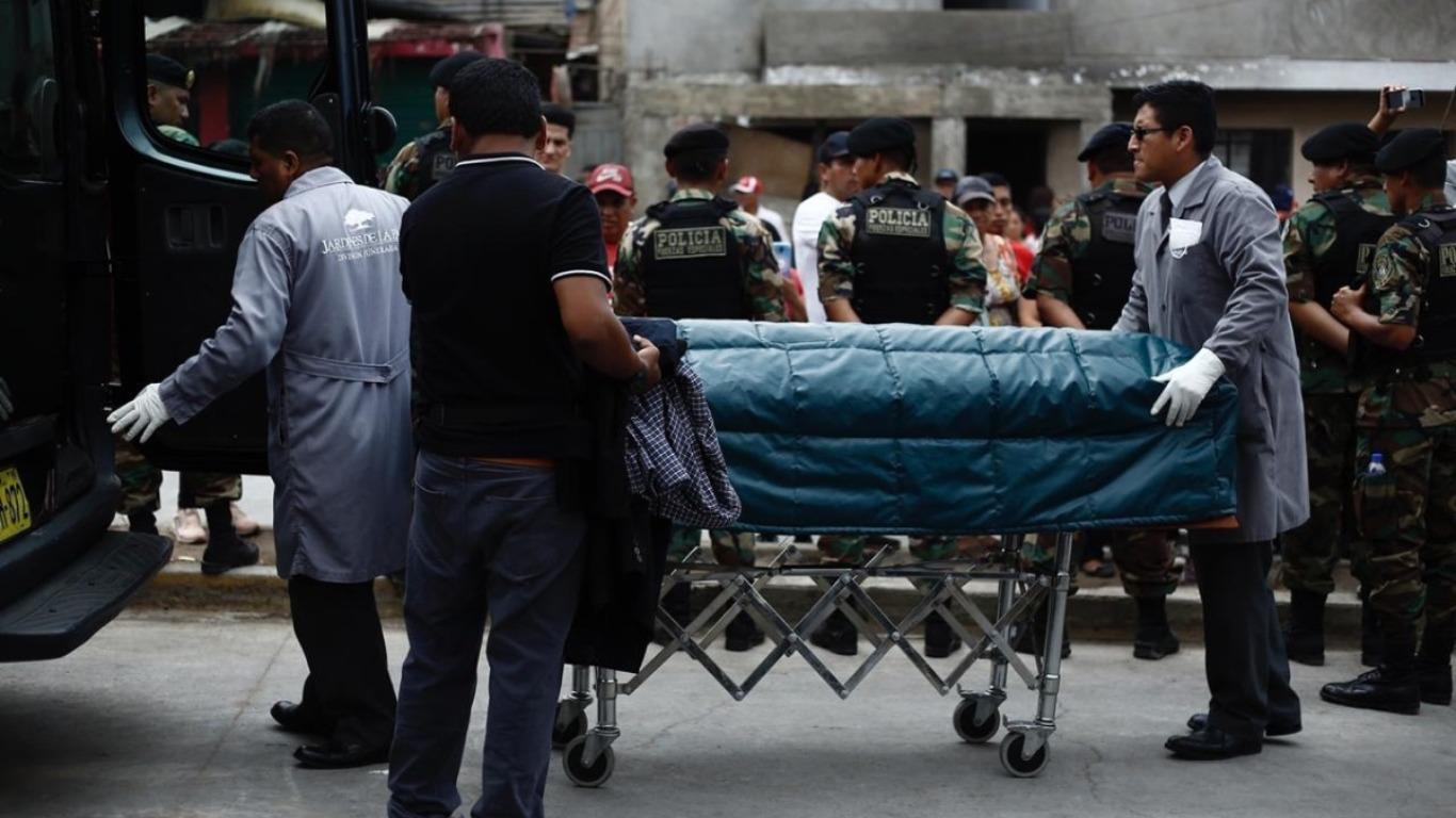 El gerente del Hospital Nacional Guillermo Almenara, Jorge Enrique Amoros, detalló que esta tarde perdió la vida un menor de tres años y en la noche falleció una mujer de 52 años. (Foto: Joel Alonzo - GEC)