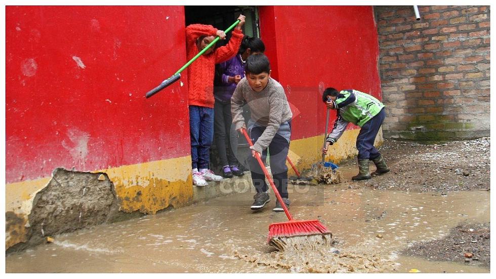 ​Vivienda de agricultores se desploma en Jauja e iglesia se inunda en Chilca